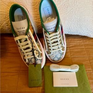 Gucci Beige and Green Patterned Sneakers